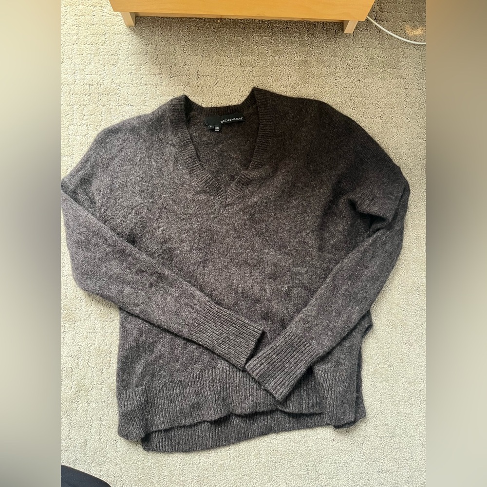 360 Cashmere V-Neck Sweater - Brown